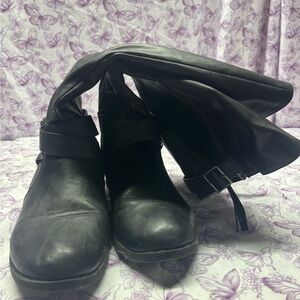Elegant Black Leather Women's Boots